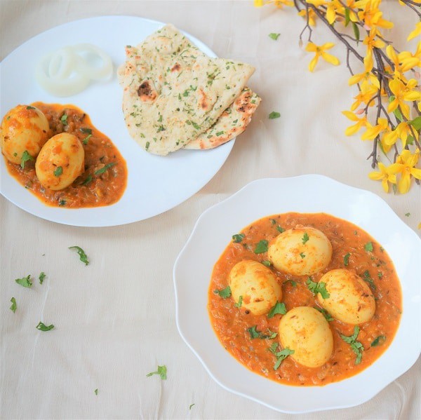 Egg curry made by adding boiled eggs to a spicy curry sauce, along with coconut milk to balance the flavors. In this Instant Pot Egg Curry, we will make the curry sauce and boil the eggs together. Make this delicious Egg Curry for dinner in under 30 minutes | #eggcurry #instantpot #pressurecooker #eggs #curry #lowcarb #glutenfree | pipingpotcurry.com