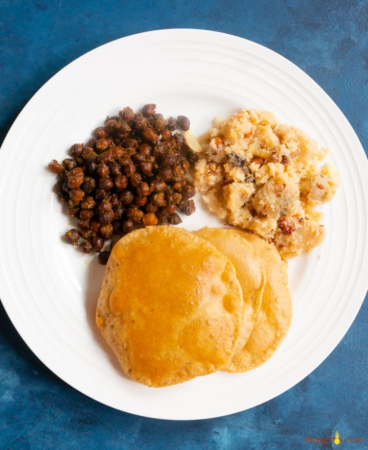 Sooji Halwa - Semolina Pudding with Kala Chana & Poori (Ashtami prasad)