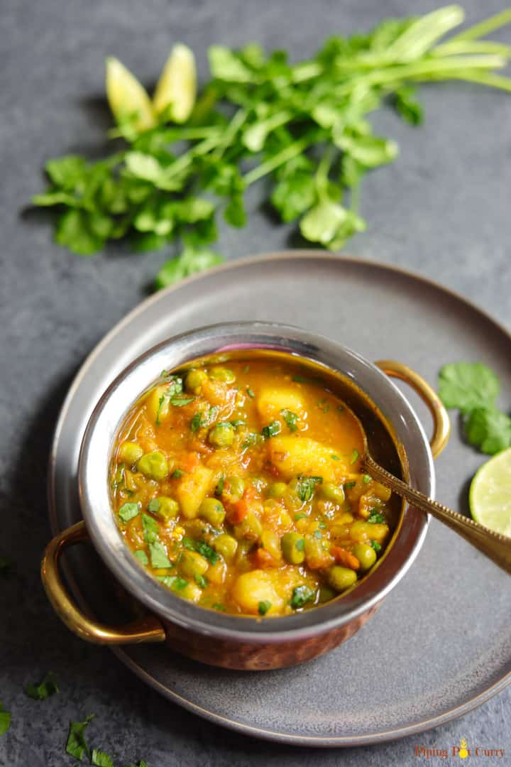 potato green peas curry